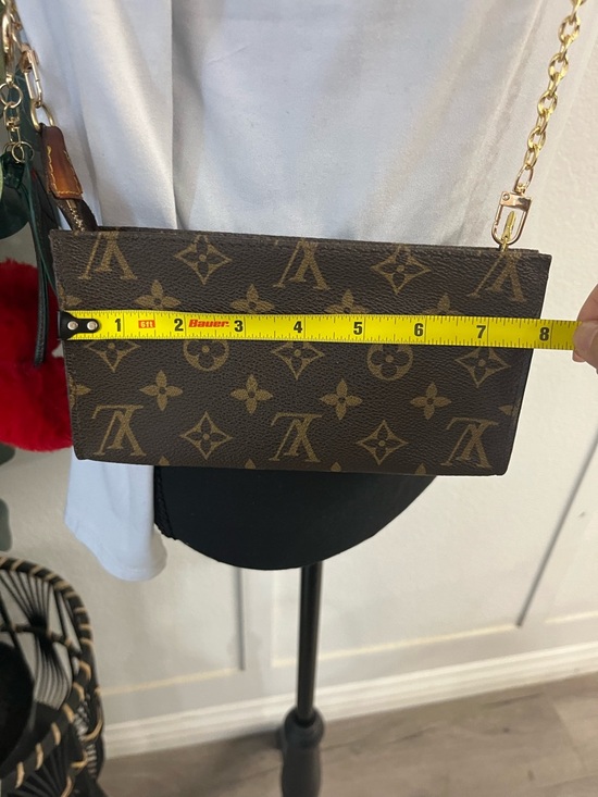 Louis Vuitton - Picture 10 of 13